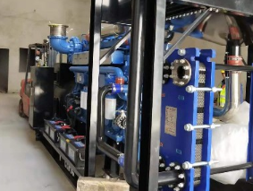 發(fā)電機(jī)下地下室就位用直行搬運小坦克移動搬運